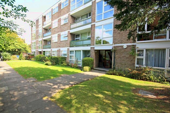Studio To Rent In Woburn, Clivedon Court, London, W13