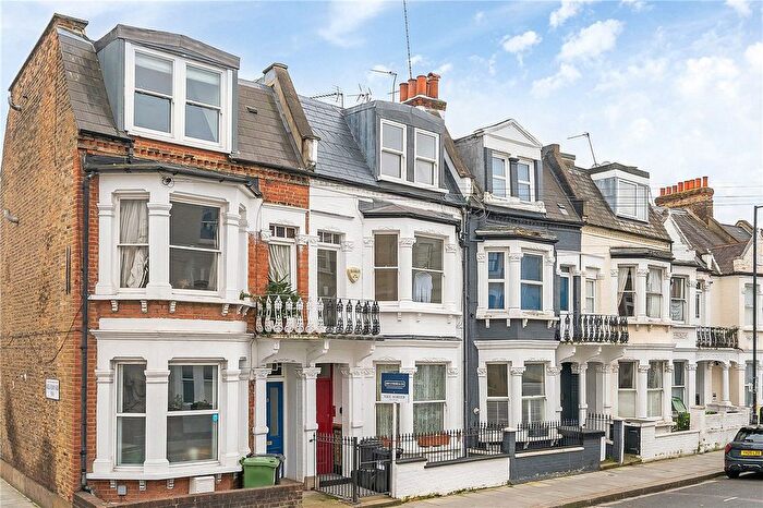 2 Bedroom Flat For Sale In Bishops Road, London, SW6
