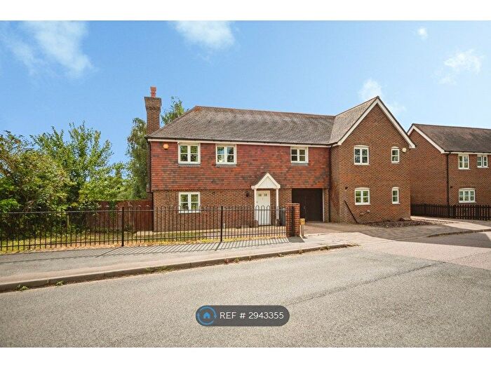 4 Bedroom Semi-Detached House To Rent In Cemetery Road, Snodland, ME6