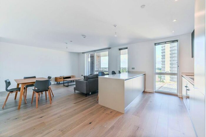 3 Bedroom Flat To Rent In Boulevard Point, Croydon, CR0