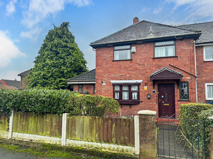 4 Bedroom End Of Terrace House For Sale In Dorchester Avenue, Breightmet, Bolton, BL2