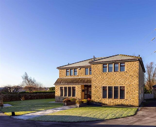 4 Bedroom Detached House For Sale In Kellymoor Walk, Idle, BD10