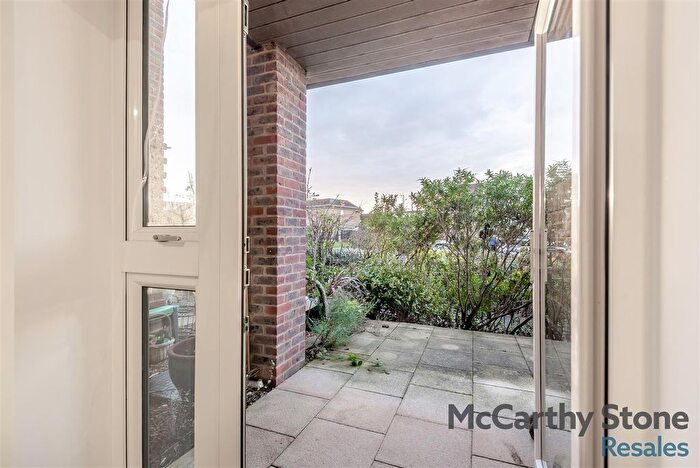 1 Bedroom Flat For Sale In Austen Place, Lower Turk Street, Alton, GU34