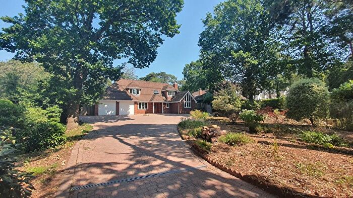 4 Bedroom Detached House For Sale In Dudsbury Avenue, Ferndown, BH22