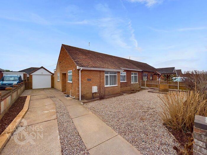 3 Bedroom Semi-Detached Bungalow To Rent In Linden Tree Gardens, Bradwell, Great Yarmouth, NR31