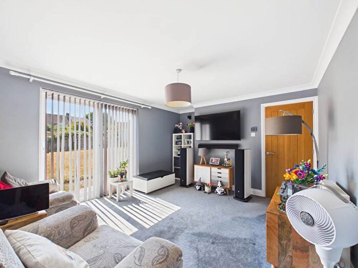 2 Bedroom Apartment For Sale In Boscombe Crescent, Bristol, BS16