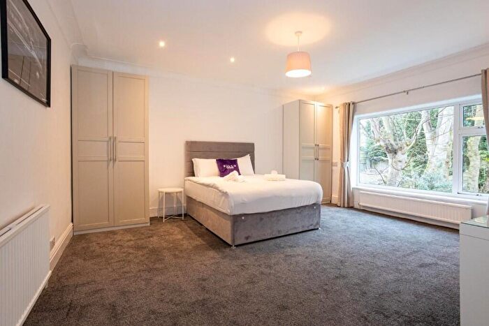 4 Bedroom Serviced Apartments To Rent In Bury Old Road, Manchester, Greater Manchester, M25