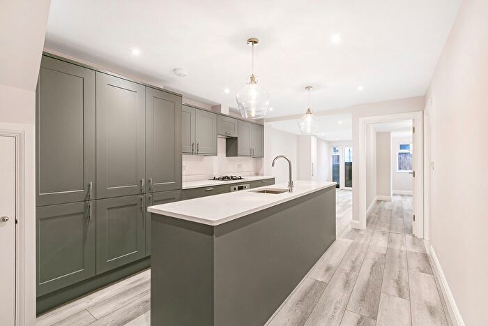 2 Bedroom Flat To Rent In Kingston Road, London, SW19