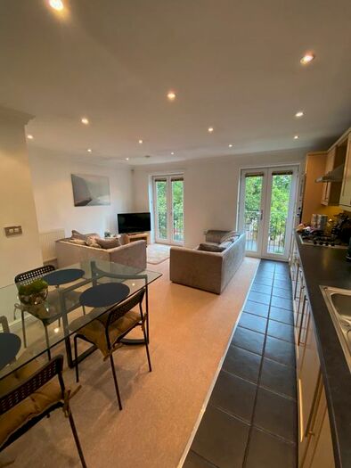 2 Bedroom Flat To Rent In Hallamgate Road, Sheffield, S10