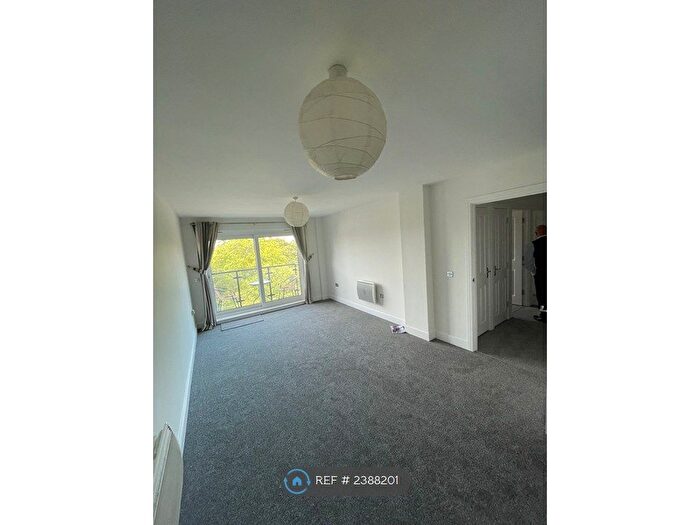 2 Bedroom Flat To Rent In Gisors Road, Southsea, PO4