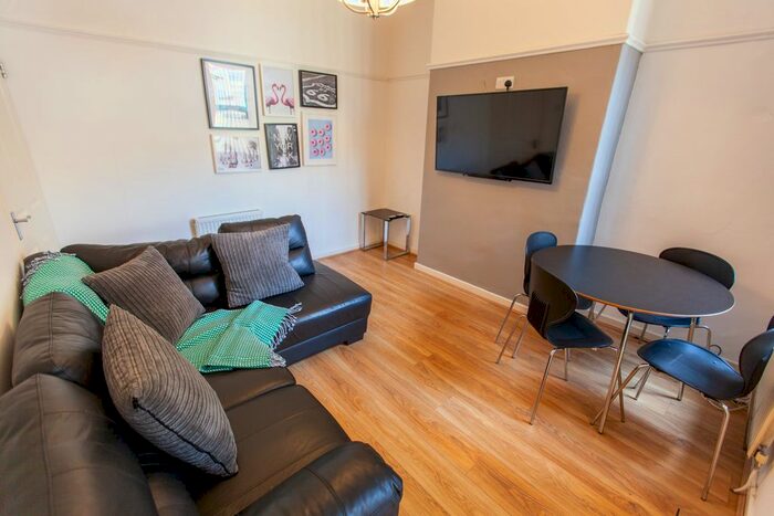 3 Bedroom Property To Rent In Adelaide Road, L7