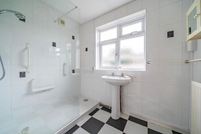 3 Bedroom Bungalow For Sale In Empress Drive, Chislehurst, BR7