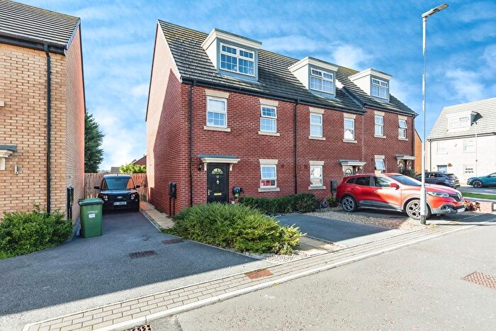 3 Bedroom End Of Terrace House For Sale In Stoborough Crescent, Pontefract, West Yorkshire, WF7