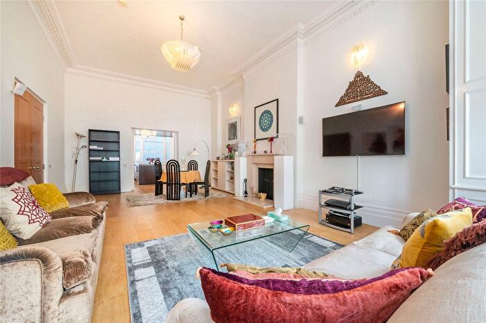 3 Bedroom Flat To Rent In Queens Gate Gardens, South Kensington, SW7