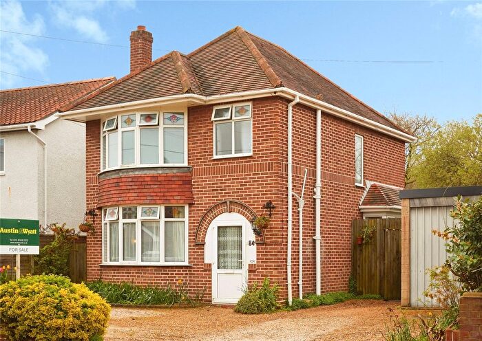 3 Bedroom Detached House For Sale In Station Road, Netley Abbey, Southampton, Hampshire, SO31