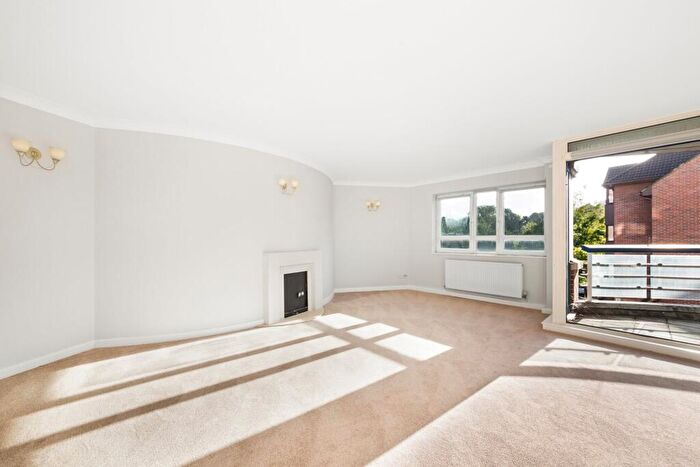 2 Bedroom Apartment For Sale In High Street, Purley, CR8