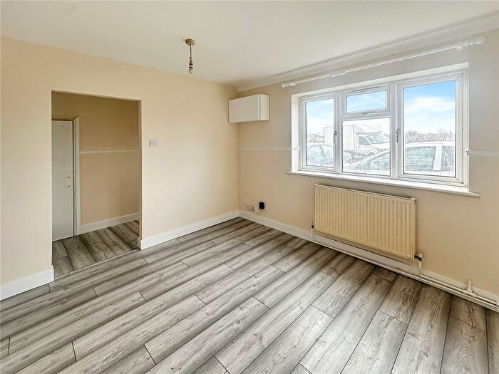 1 Bedroom Flat To Rent In Beechwood Road, Slough, Berkshire, SL2