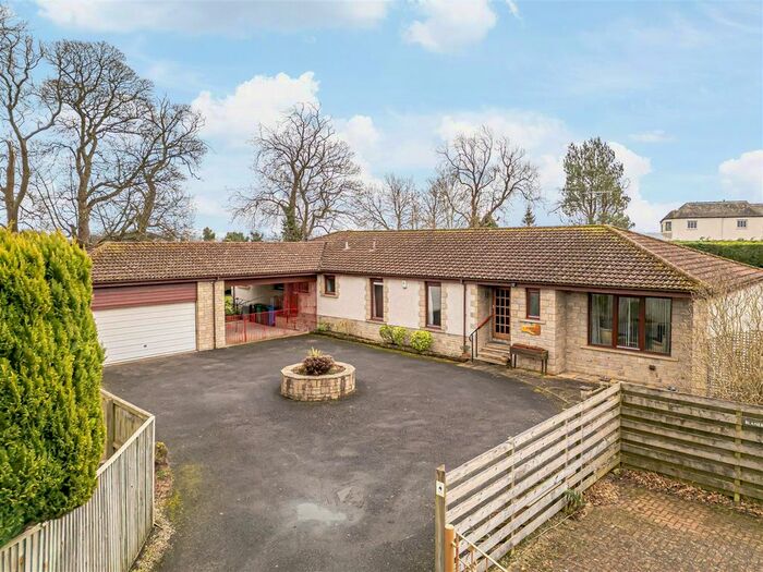 4 Bedroom Bungalow For Sale In Wester Yards, West Road, Charlestown, KY11