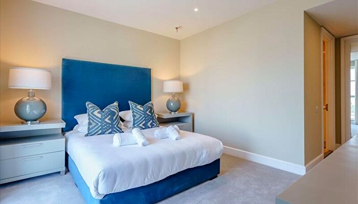 2 Bedroom Apartment To Rent In Circus Apartments, E14