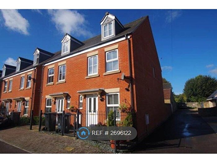 3 Bedroom Semi-Detached House To Rent In The Shearings, Swindon, SN1