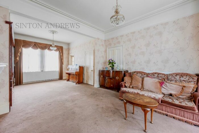 4 Bedroom Detached House For Sale In Culmington Road, Ealing, W13