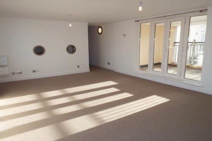 2 Bedroom Flat To Rent In Castle Street, Tonbridge, TN9