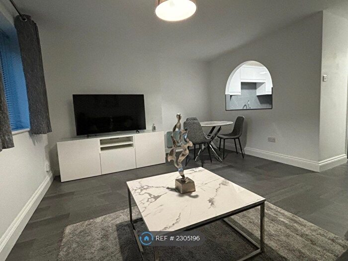 1 Bedroom Flat To Rent In Haxby Court, Cardiff, CF10