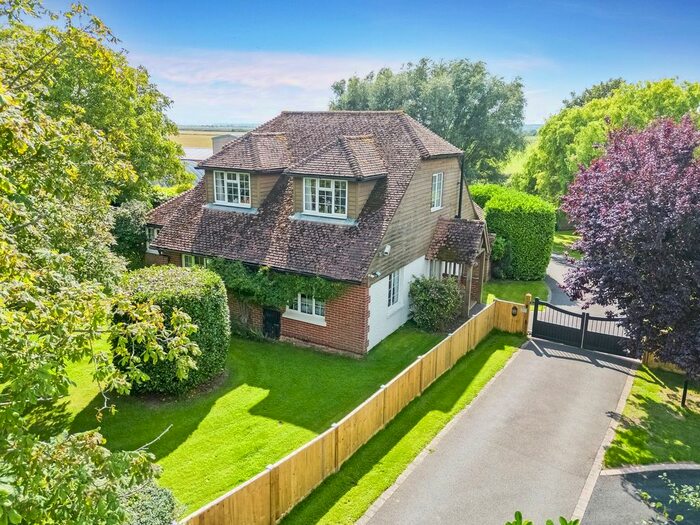 4 Bedroom Detached House For Sale In Station Road, Appledore, TN26