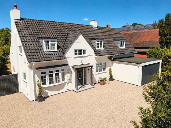 4 Bedroom Detached House For Sale In Andover Road, Newbury, RG14