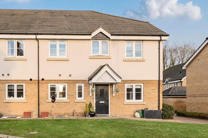 3 Bedroom End Of Terrace House For Sale In Brookwood Farm Drive, Woking, GU21