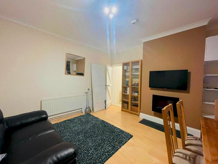 2 Bedroom Barn Conversion To Rent In Graham Road, Harrow, HA3