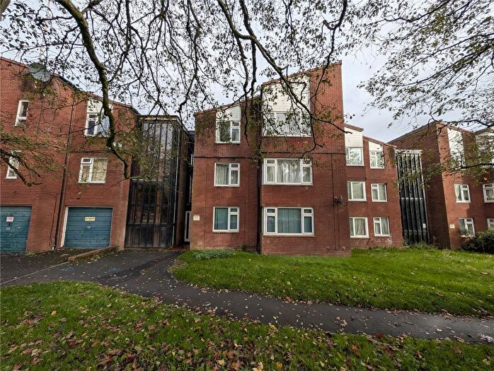 2 Bedroom Flat For Sale In Dalford Court, Hollinswood, Telford, Shropshire, TF3