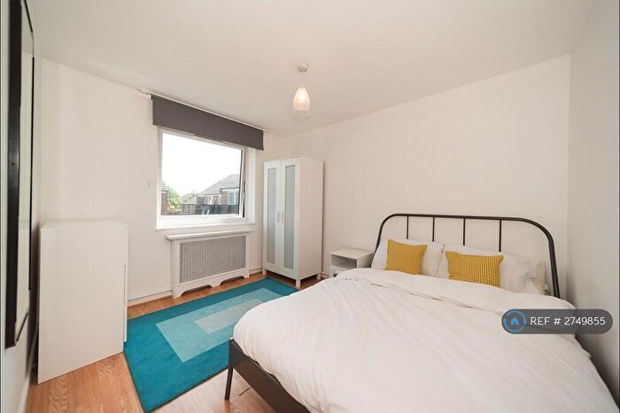 2 Bedroom Flat To Rent In Marsland Close, London, SE17