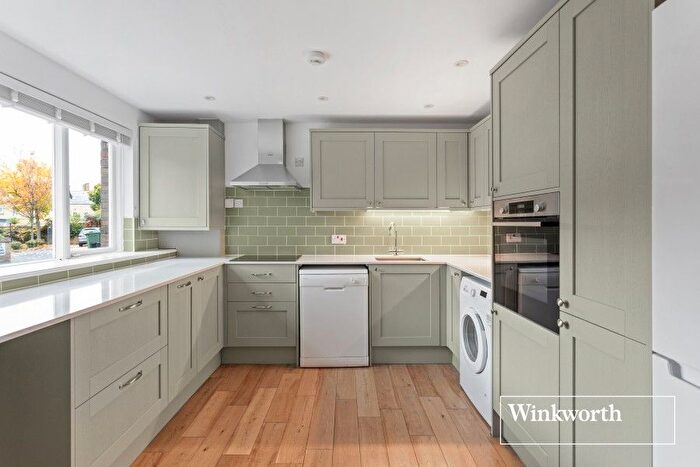 3 Bedroom Property To Rent In Gilbert Road, SE11