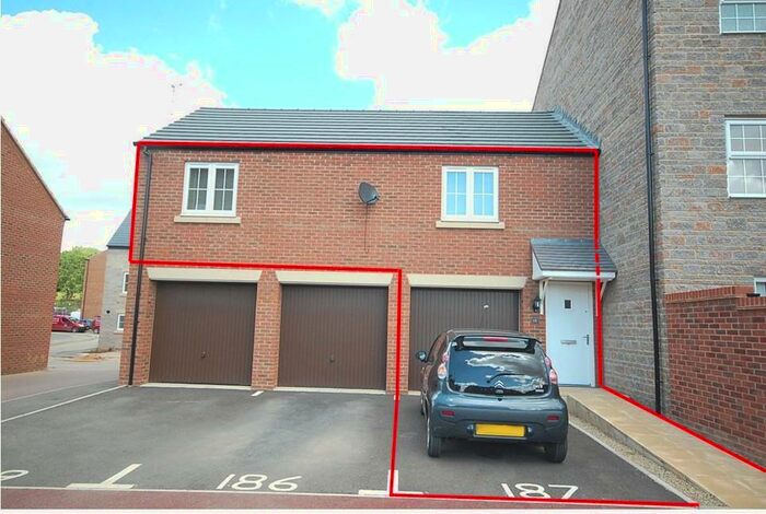 2 Bedroom Maisonette To Rent In With Parking & Garage - Charter Court, Rothwell, NN14
