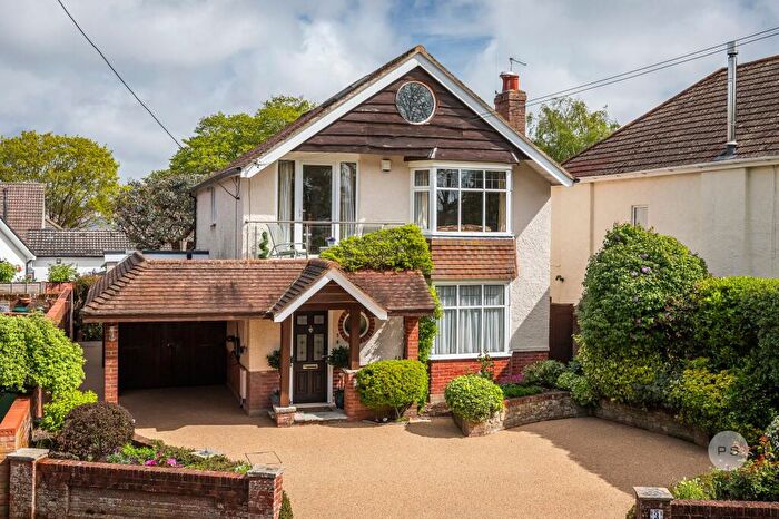 3 Bedroom Detached House For Sale In Branksea Avenue, Poole, BH15