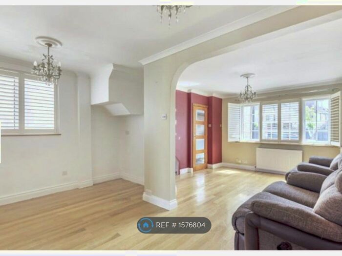 3 Bedroom Semi-Detached House To Rent In Parkfield Crescent, Ruislip, HA4