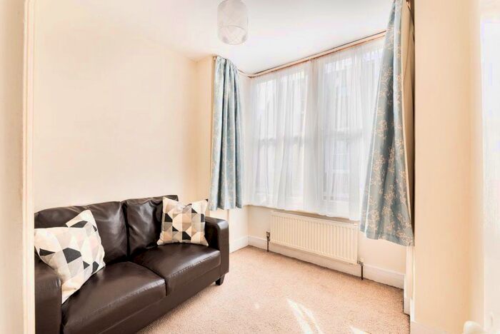 1 Bedroom Property To Rent In Kirbys Lane, Canterbury, CT2