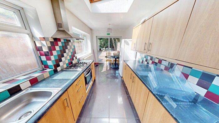 6 Bedroom House To Rent In Warwards Lane, Stirchley, Birmingham, B29