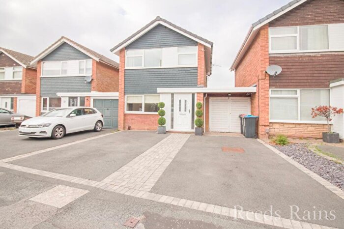 3 Bedroom Link Detached House For Sale In Torridon Grove, Great Sutton, Ellesmere Port, Cheshire, CH66