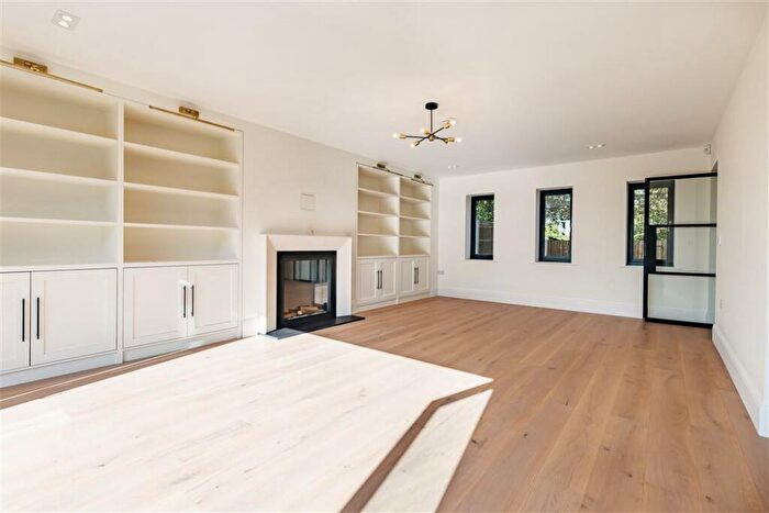 4 Bedroom Detached House For Sale In Meadow View, Epping Lane, Stapleford Tawney, RM4