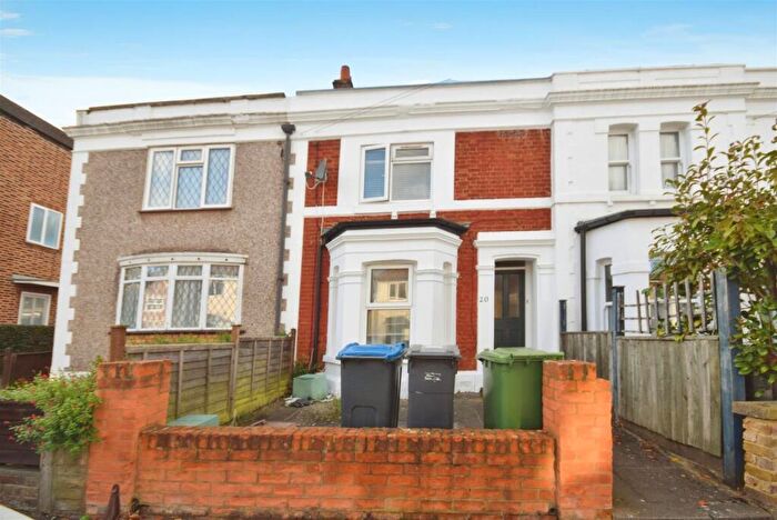 Flat To Rent In Cleveland Road, New Malden, KT3