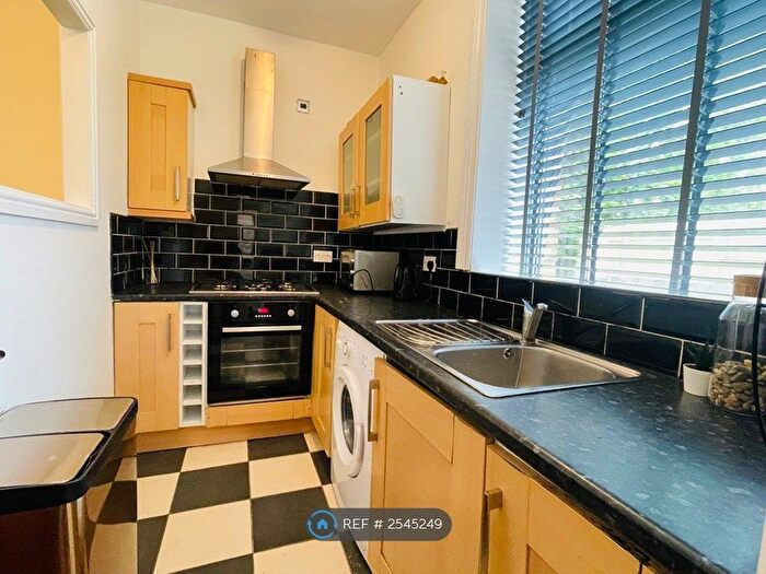 2 Bedroom Terraced House To Rent In Bradford Road, Huddersfield, HD1