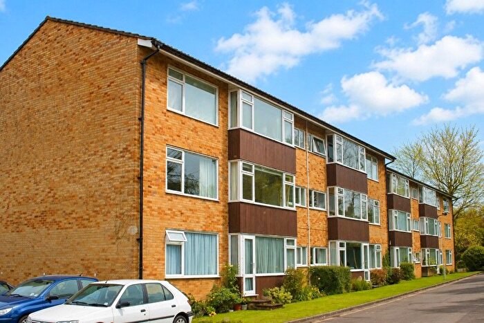 3 Bedroom Flat To Rent In Boxgrove Road, Guildford, GU1