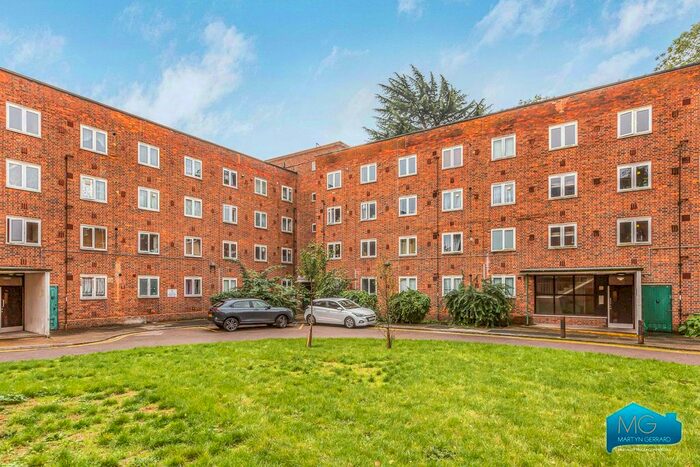 2 Bedroom Flat To Rent In Friern Barnet Lane, Whetstone, London, N20