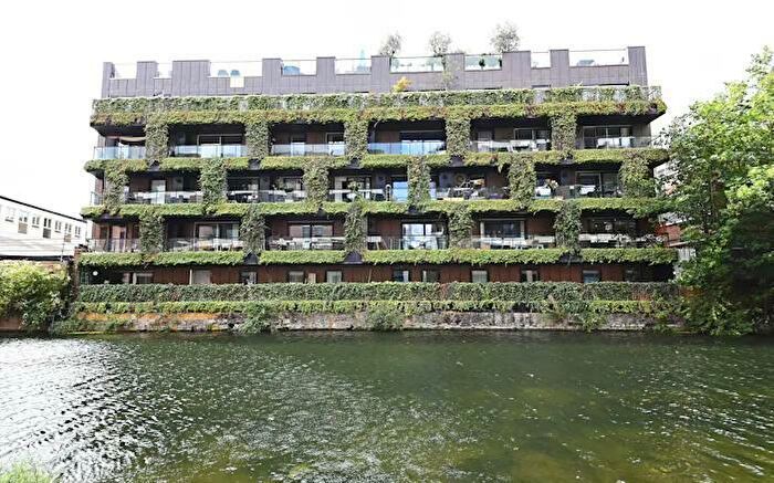 2 Bedroom Apartment To Rent In Ronann Apartments, Orsman Road, N1