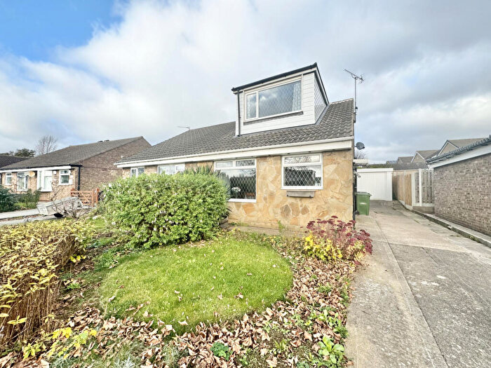 2 Bedroom Semi-Detached Bungalow To Rent In Glamis Close, LS25
