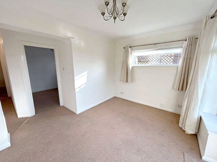 1 Bedroom Flat To Rent In Warwick Court, Birkbeck Road, Mill Hill, London, NW7
