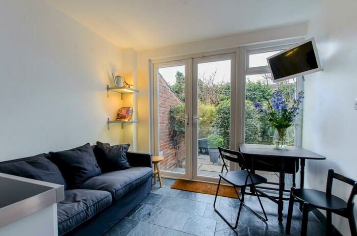 3 Bedroom Duplex To Rent In Goldman Close, London, E2