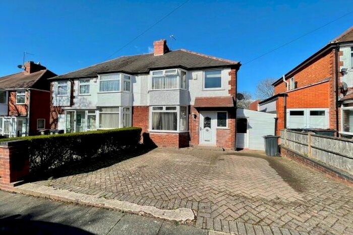3 Bedroom Semi-Detached House To Rent In Lockwood Road, Birmingham, B31